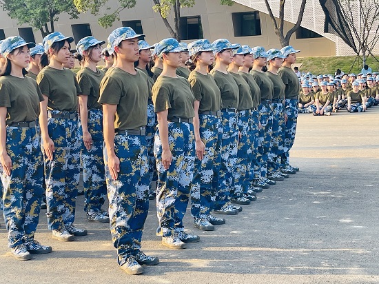 说明: C:\Users\Administrator\Desktop\万象城allwincity官网2022级新生军训圆满结束2022.10.8\万象城allwincity官网2022级新生军训圆满结束2022.10.8\2.jpg