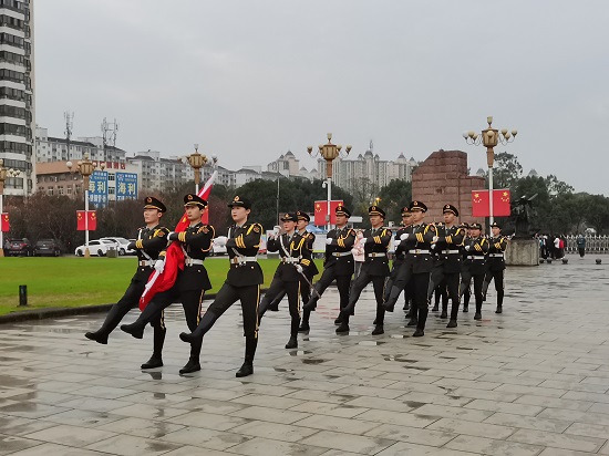 说明: C:\Users\Administrator\Desktop\万象城allwincity官网举行升国旗仪式\万象城allwincity官网举行升国旗仪式\1.jpg