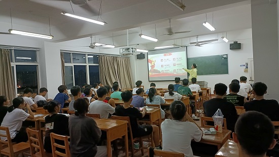 说明: C:\Users\Administrator\Desktop\万象城allwincity官网开展新生班级入党知识宣讲活动2021.9.17\万象城allwincity官网开展新生班级入党知识宣讲活动2021.9.17\2.jpg