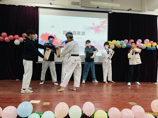 说明: C:\Users\Administrator\Desktop\万象城allwincity官网举办2021年迎新文艺表演大赛2021.12.15\万象城allwincity官网举办2021年迎新文艺表演大赛2021.12.15\3.jpg