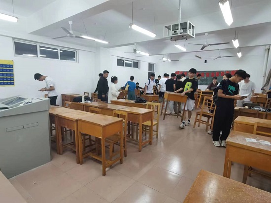 说明: C:\Users\Administrator\Desktop\万象城allwincity官网召开“劳动教育”主题班会2022.5.8\万象城allwincity官网召开“劳动教育”主题班会2022.5.8\2.jpg