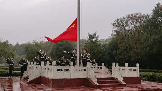 说明: C:\Users\Administrator\Desktop\万象城allwincity官网举行升国旗仪式\万象城allwincity官网举行升国旗仪式\06c8a967751fb4da50adaac1e8e2a01.jpg