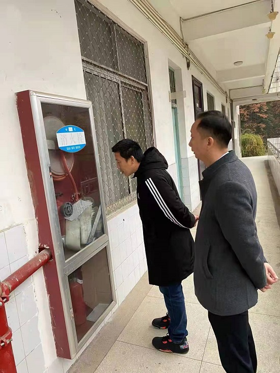 说明: C:\Users\Administrator\Desktop\万象城allwincity官网开展冬季消防安全检查活动2021.12.17\万象城allwincity官网开展冬季消防安全检查活动2021.12.17\4.jpg