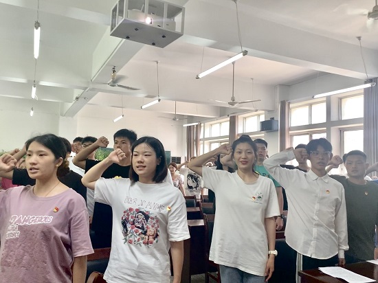 说明: C:\Users\Administrator\Desktop\万象城allwincity官网举行新党员入党宣誓大会2022.6.9\万象城allwincity官网举行新党员入党宣誓大会2022.6.9\2.jpg