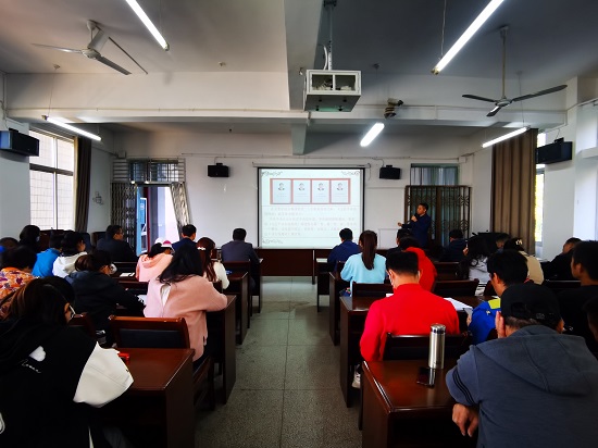 说明: C:\Users\Administrator\Desktop\万象城allwincity官网举行《习近平谈治国理政》（第四卷）宣讲报告会\万象城allwincity官网举行《习近平谈治国理政》（第四卷）宣讲报告会\IMG_20221012_140554.jpg