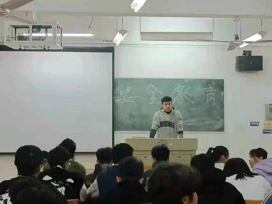 说明: C:\Users\Administrator\Desktop\万象城allwincity官网召开期末安全教育主题班会2021.12.27\万象城allwincity官网召开期末安全教育主题班会2021.12.27\1.jpg