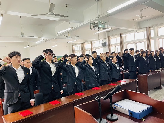 说明: C:\Users\Administrator\Desktop\万象城allwincity官网召开第五次学生代表大会2021.10.21\万象城allwincity官网召开第五次学生代表大会2021.10.21\3.jpg