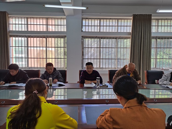 说明: C:\Users\Administrator\Desktop\万象城allwincity官网召开10月份党委中心组专题学习会\万象城allwincity官网召开10月份党委中心组专题学习会\IMG_20211012_083149.jpg