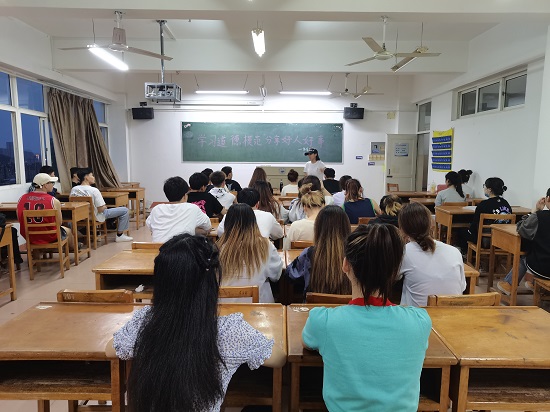 说明: C:\Users\Administrator\Desktop\万象城allwincity官网开展道德模范先进事迹学习宣传活动2022.4.26\万象城allwincity官网开展道德模范先进事迹学习宣传活动2022.4.26\2.jpg