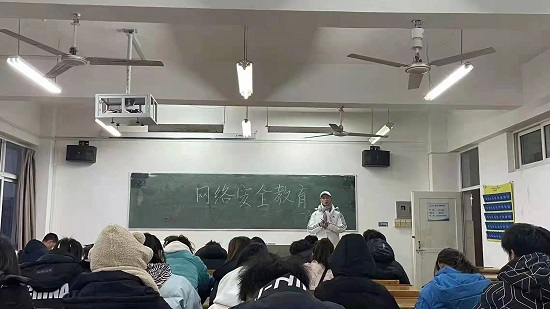 说明: C:\Users\Administrator\Desktop\万象城allwincity官网召开期末安全教育主题班会2021.12.27\万象城allwincity官网召开期末安全教育主题班会2021.12.27\2.jpg