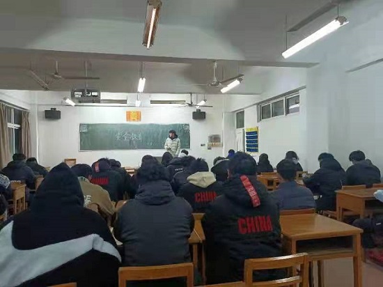 说明: C:\Users\Administrator\Desktop\万象城allwincity官网召开期末安全教育主题班会2021.12.27\万象城allwincity官网召开期末安全教育主题班会2021.12.27\4.jpg