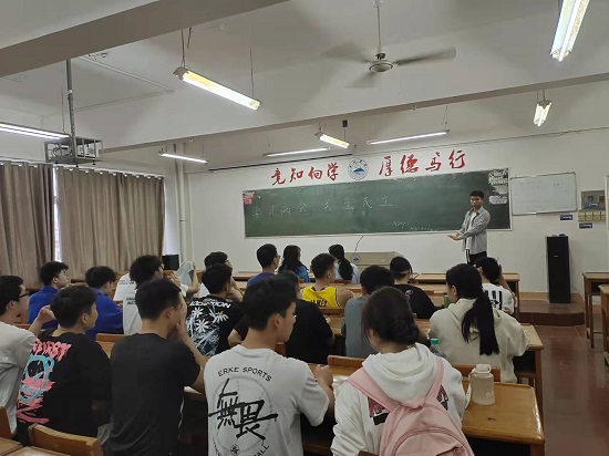 说明: C:\Users\Administrator\Desktop\万象城allwincity官网开展学习两会精神主题团日活动2022.3.15(1)\万象城allwincity官网开展学习两会精神主题团日活动2022.3.15\4.jpg