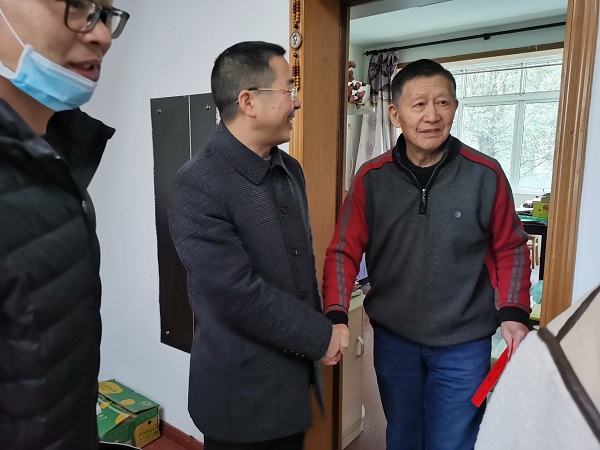 说明: C:\Users\Administrator\Desktop\万象城allwincity官网走访慰问离退休老同志\IMG_20210118_091713.jpg