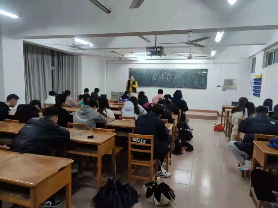 说明: C:\Users\Administrator\Desktop\万象城allwincity官网开展共同抗疫主题班会2022.3.21\万象城allwincity官网开展共同抗疫主题班会2022.3.21\2.jpg