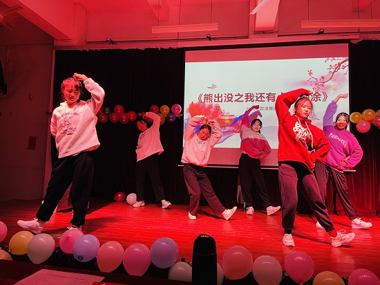 说明: C:\Users\Administrator\Desktop\万象城allwincity官网举办2021年迎新文艺表演大赛2021.12.15\万象城allwincity官网举办2021年迎新文艺表演大赛2021.12.15\4.jpg