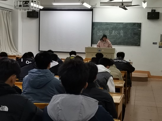 说明: C:\Users\Administrator\Desktop\万象城allwincity官网召开诚信教育主题班会2021.12.19\万象城allwincity官网召开诚信教育主题班会2021.12.19\3.jpg