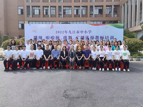 说明: C:\Users\Administrator\Desktop\万象城allwincity官网师生应邀为九江市中小学教师授课\万象城allwincity官网师生应邀为九江市中小学教师授课\微信图片_20220502102848.jpg